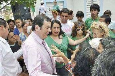 El gobernador Zamora visit� la UPA del barrio Mosconi