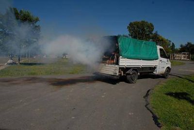 Presidente Per�n: Fumigan contra el dengue