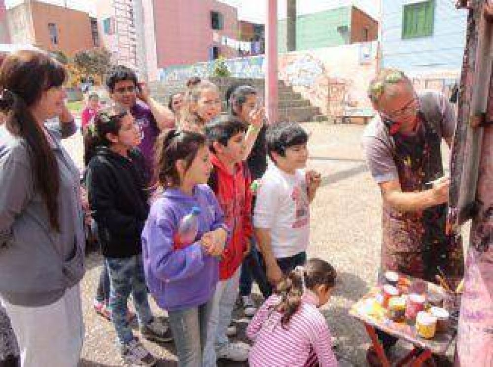 Ni�os de barrios humildes de Solano visitaron La Boca