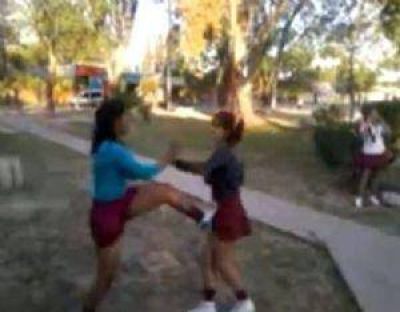 Alumnas protagonizan una brutal pelea y la suben a las redes sociales