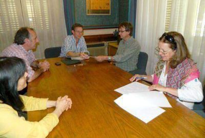 El gobierno provincial otorg� un cheque por 573 mil pesos para la Escuela Rawson
