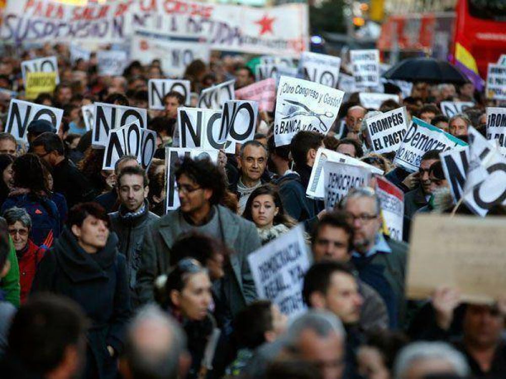 Espa�oles marchan contra m�s recortes de Rajoy