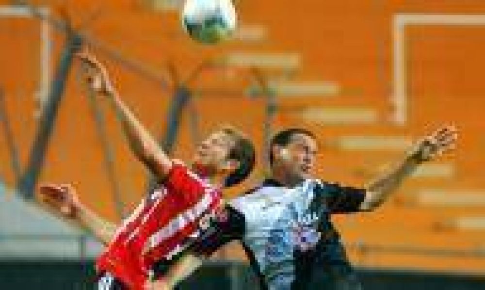 Estudiantes cay� como local ante All Boys en un mal partido