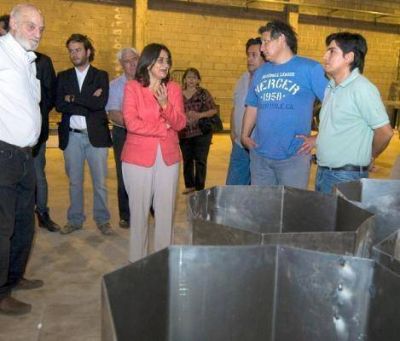 Luc�a visit� la f�brica de insumos para la construcci�n
