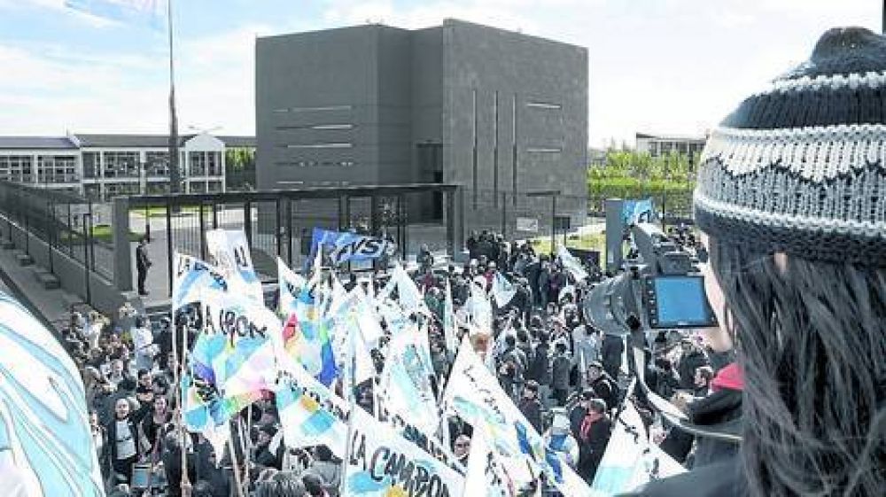Sin Cristina, el oficialismo record� a Kirchner con actos en todo el pa�s