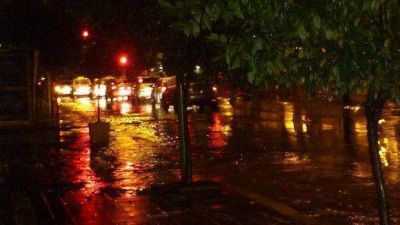  Una tormenta con viento y granizo azot� Tucum�n