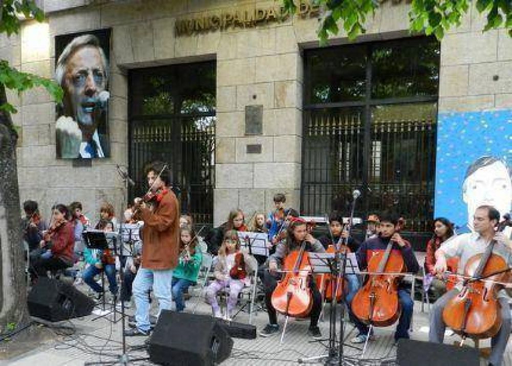 Pulti: �Un justo homenaje a quien no dej� sus convicciones en la entrada de la Casa de Gobierno�