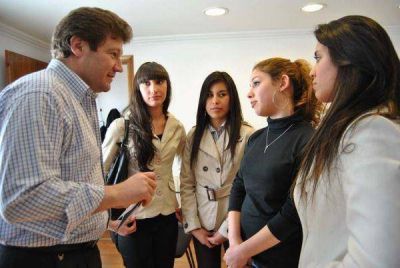 Estudiantes presentaron proyecto de creaci�n de una sede que trate la violencia de g�nero