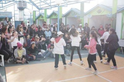 Actividades art�sticas en el �Paseo Canto del Viento� convoc� a numeroso p�blico