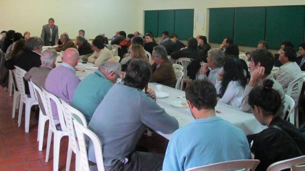 Los intendentes peregrinan entre el Centro C�vico y la Casa Rosada