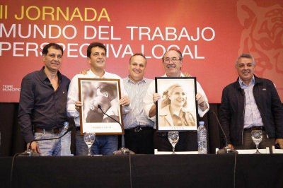 Mouiller�n se mostr� junto a Massa en jornadas municipales en materia laboral