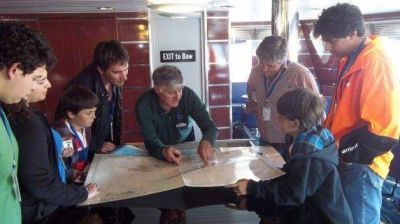 Funcionarios del Gobierno Provincial estuvieron en el crucero de la National Geographic que visita Chubut