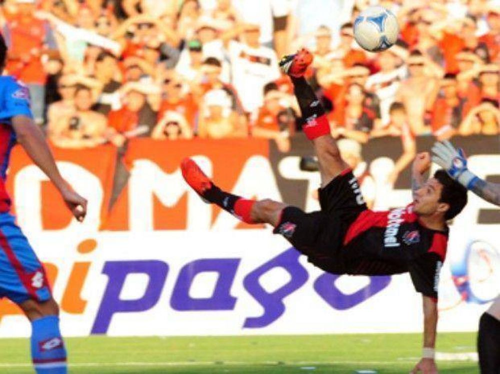 Newell's tuvo su Oktoberfest frente a Arsenal y sigue como �nico l�der del torneo