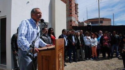 Buzzi entreg� viviendas en Comodoro Rivadavia