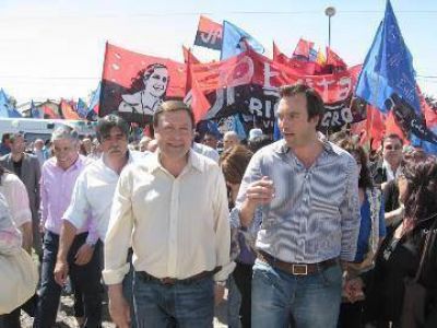 Una multitud en Gallegos y actos en todo el pa�s