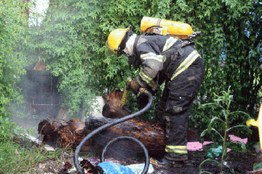 Principio de incendio en un peque�o dep�sito de la Estaci�n de Trenes	