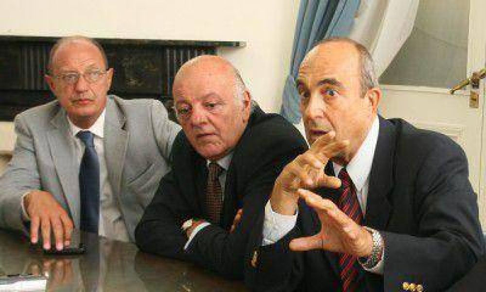 Los radicales le respondieron a P�rez : "Que deje de armar cortinas de humo con la reforma"