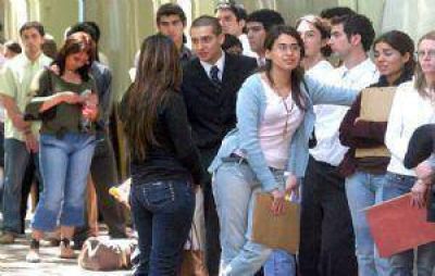 M�s gente busca empleo en la provincia pero no lo consigue