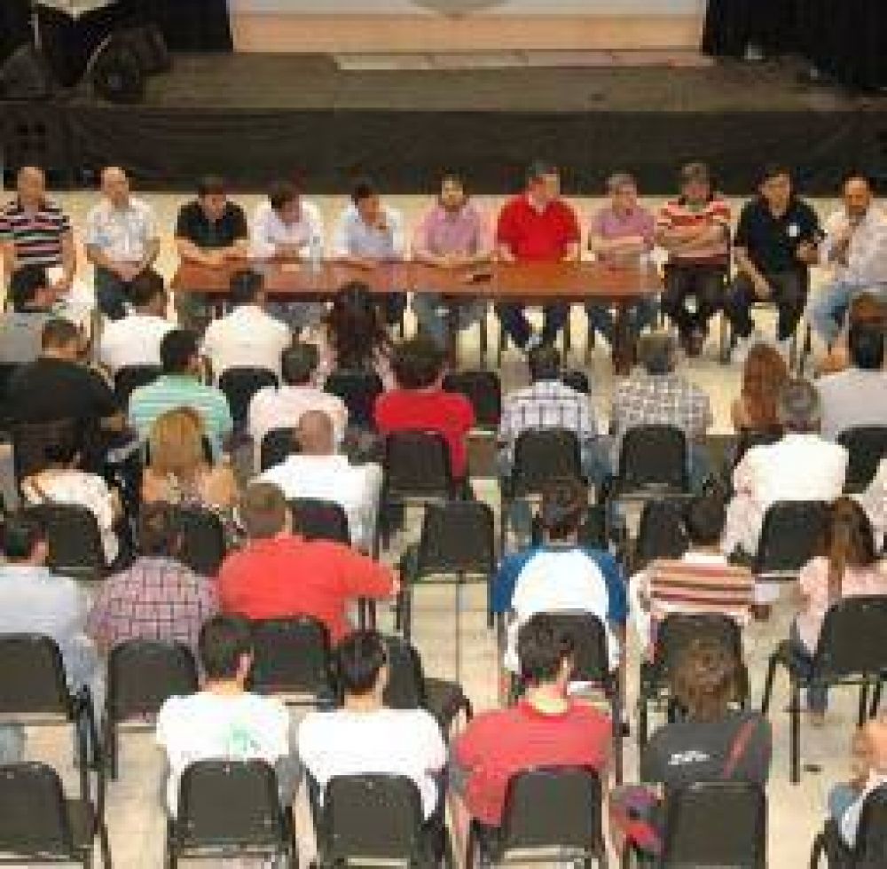 N�stor Kirchner logr� congregar a un justicialismo riojano dividido