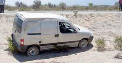 Muere joven de 16 a�os al volcar la camioneta en la que viajaba