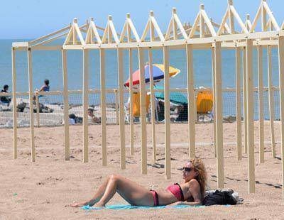 Creen que las restricciones al d�lar beneficiar�n al turismo en la costa