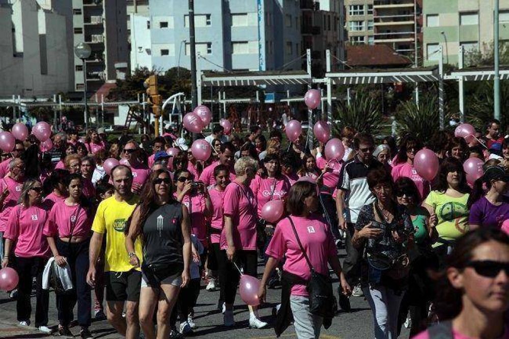 Una multitud camin� contra el C�ncer de Mama