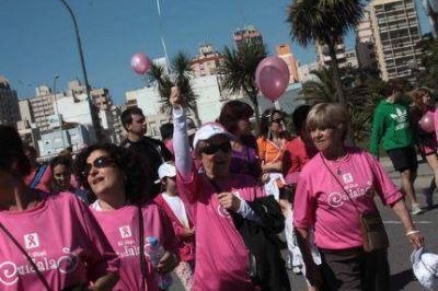 Una multitud camin� por la Lucha contra el C�ncer de Mama