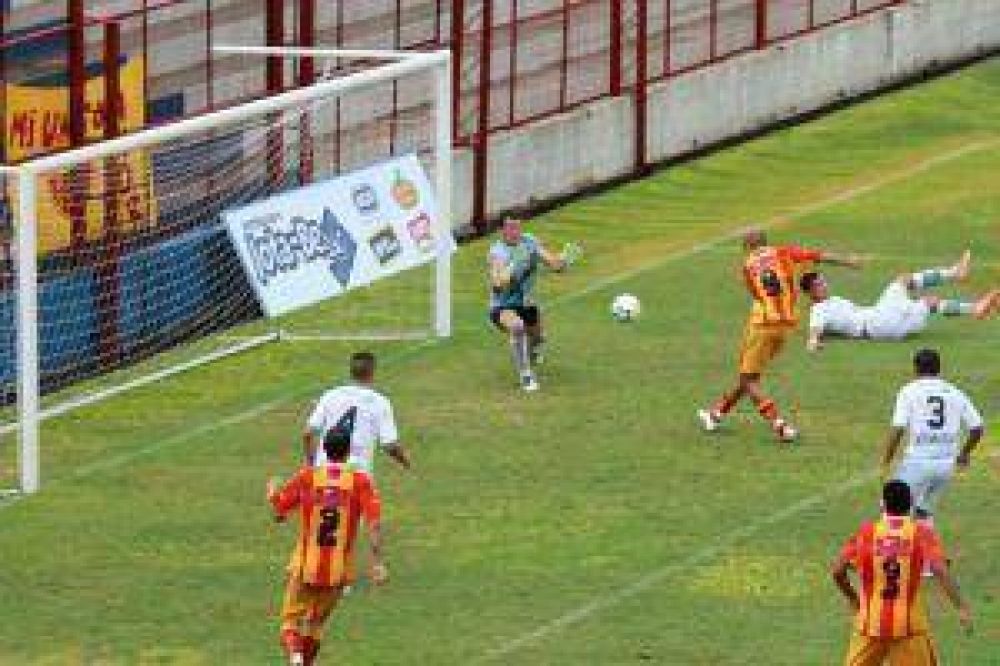 Sarmiento pis� fuerte en Corrientes