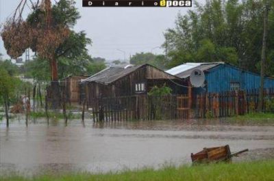 El granizo afect� viviendas y la lluvia inund� barrios en Saladas