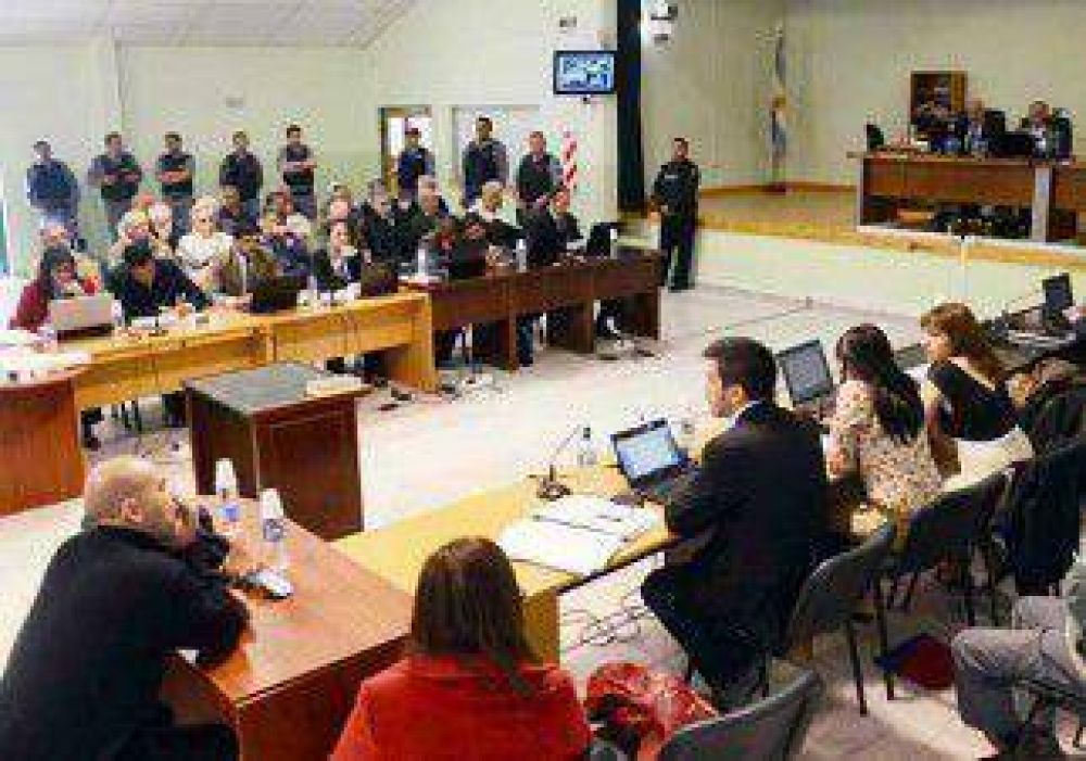 La fiscal�a y las querellas replican los argumentos de las defensas 