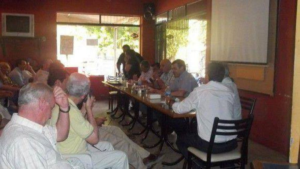  La UCR inst� a �profundizar el di�logo para defender la Rep�blica�