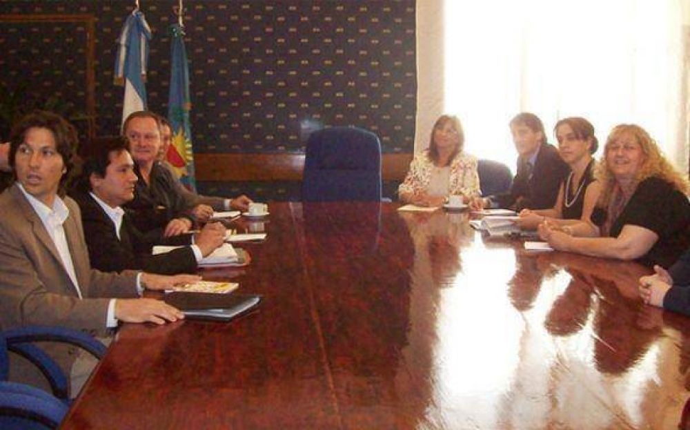 Opositores se reunieron con funcionarios del Ejecutivo para estudiar la nueva tarifaria