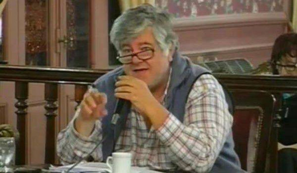 Zubeld�a se visti� de abogado defensor