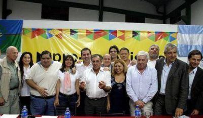 Legisladores apoyan candidatura presidencial de Macri