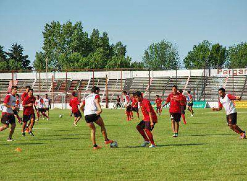 Douglas recibe a Merlo con el objetivo de estirar su buen momento en la B Nacional