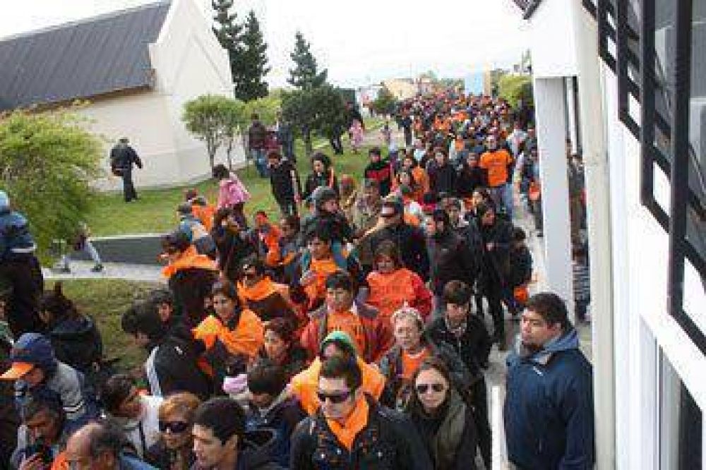 Desde El Calafate resaltan movilizaci�n de vecinos