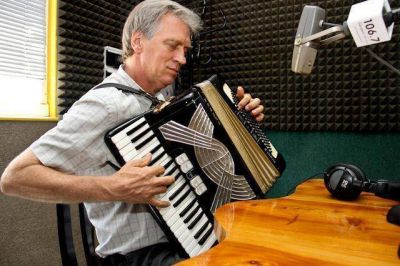 EL M�SICO �RULO� GRABOVIESKI PAS� POR LOS ESTUDIOS DE FM G�NESIS
