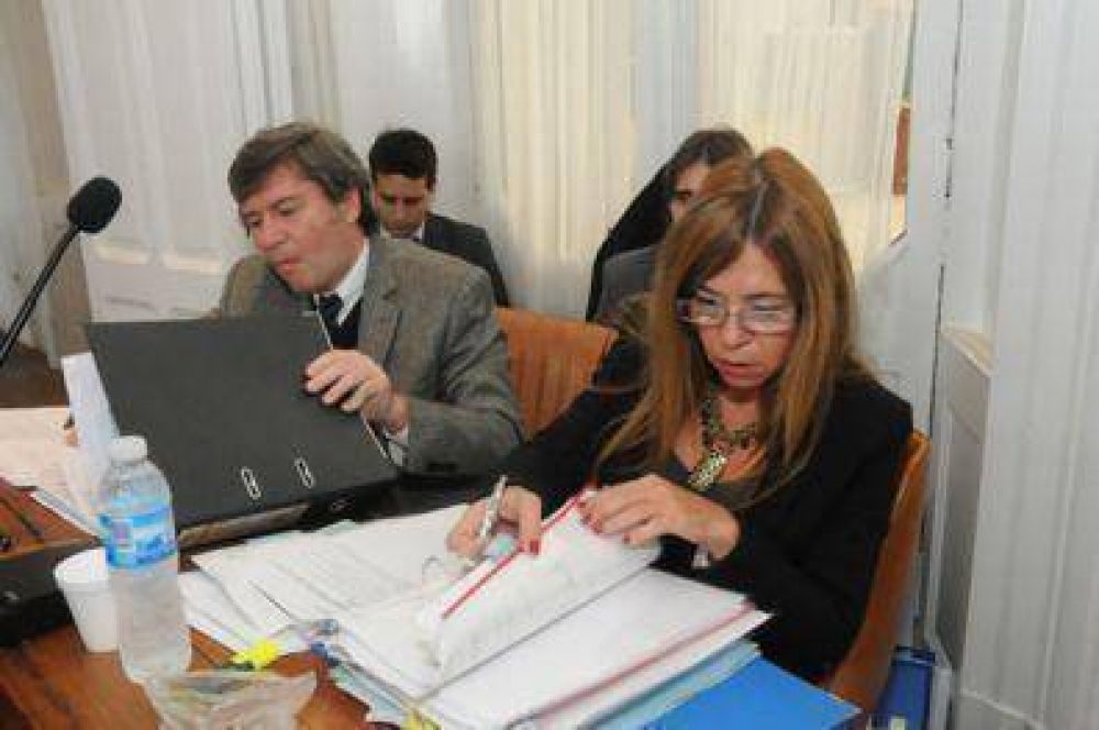 Empe�ado en demorar el juicio