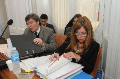 Empe�ado en demorar el juicio