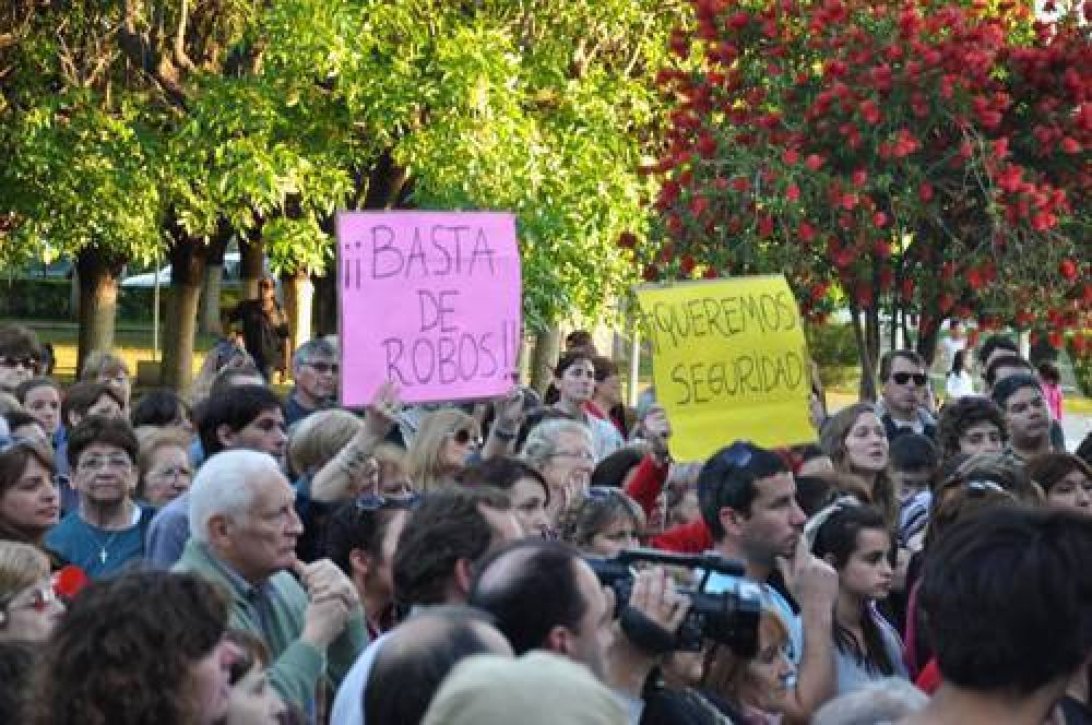 Tras robos sucesivos, la comunidad emiliana reclam� a las autoridades: el intendente afirm� que fueron identificados algunos delincuentes