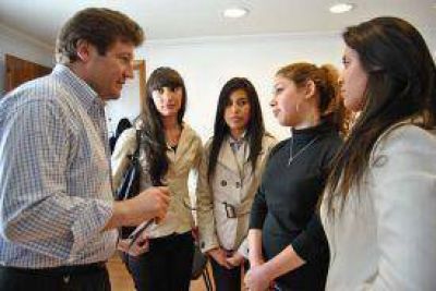 Estudiantes presentaron proyecto de creaci�n de una sede que trate la violencia de g�nero