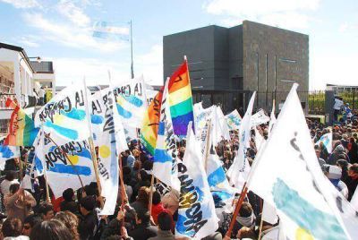 La C�mpora estuvo en R�o Gallegos en el segundo aniversario de la muerte de N�stor Kirchner 