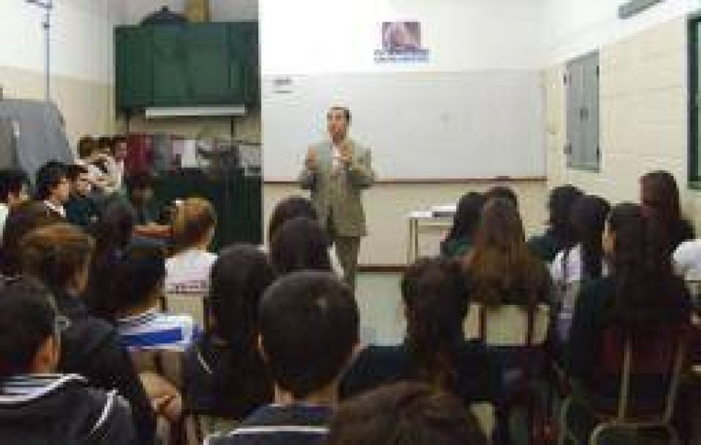 Seg�n la UCR, a los riojanos de 16 y 17 a�os no les interesa votar
