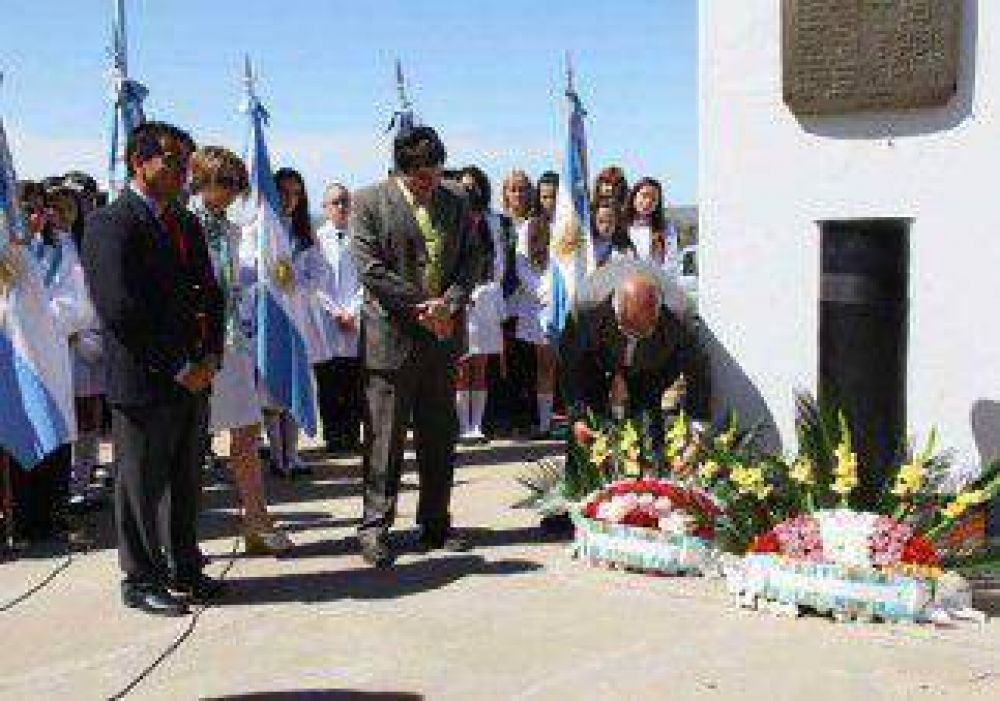 Se conmemor� el D�a Provincial del Petr�leo 