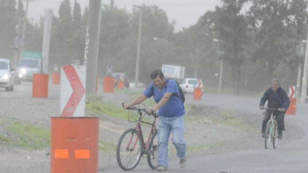 Viento y tierra afectaron varios barrios de la ciudad de C�rdoba