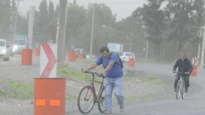 Viento y tierra afectaron varios barrios de la ciudad de C�rdoba