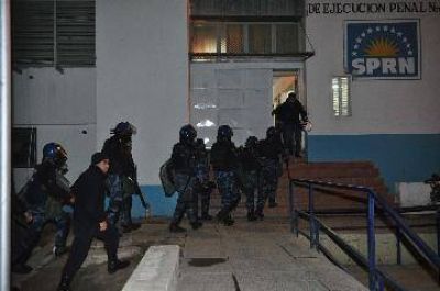 Roca: intento de fuga y masivo mot�n en exAlcaid�a
