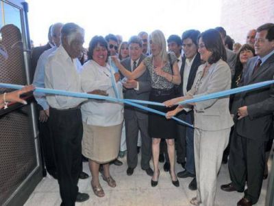 Luc�a inaugur� otra escuela, esta vez en Fiambal�