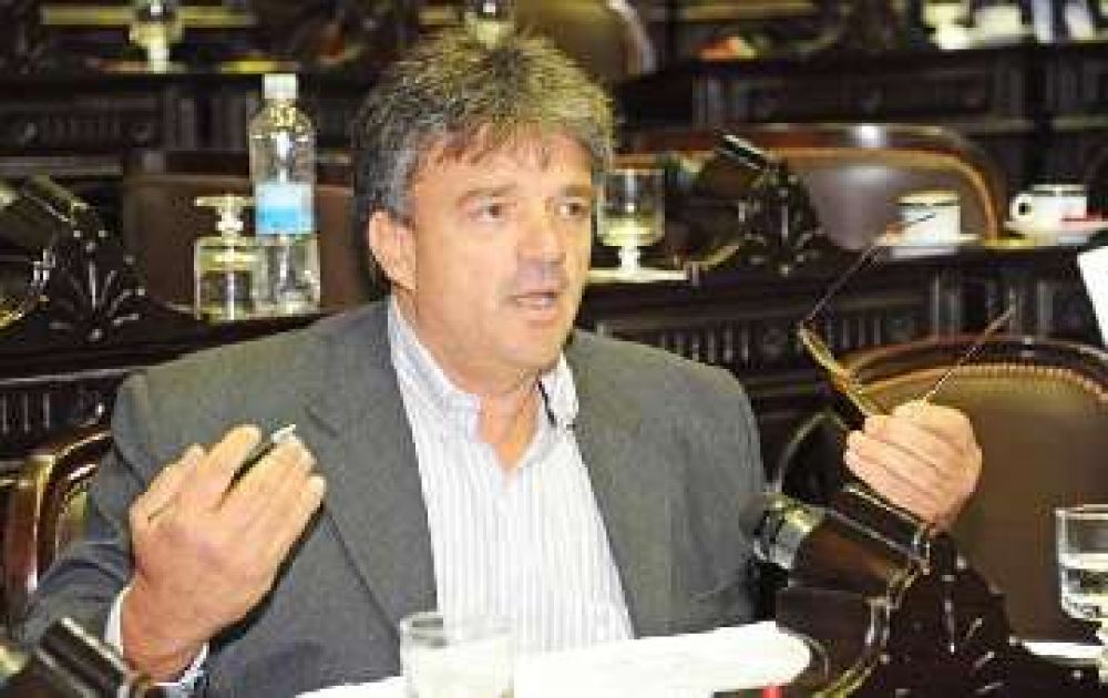 Forte pidi� que se re�na la Comisi�n Nacional de Emergencia y que "haga algo de una vez"	