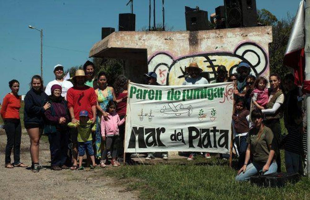 Vecinos protestan por el uso de agrot�xicos